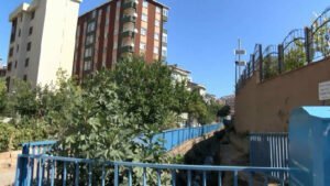 Maltepe’de Bağlarbaşı Mahallesi ve Cevizli Mahallesi’nin ortasından geçen derenin açıkta
