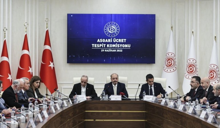 İşçiler ve Emekliler Perişan! Asgari Ücrete Açlık Sınırının Altında Zam…