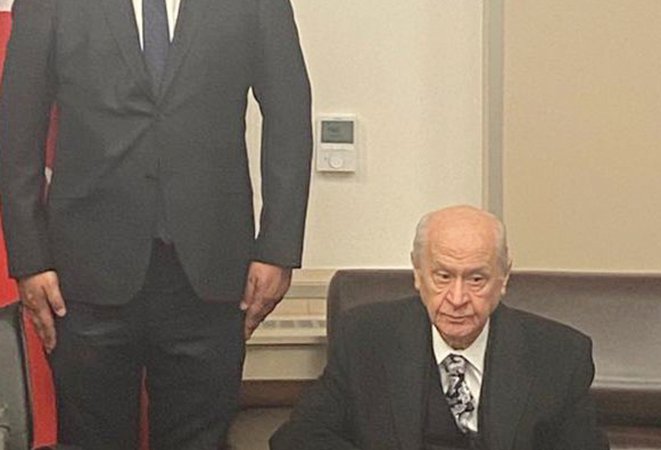 Savaş Suçlusu Alparslan Çelik, MHP Genel Başkanı Devlet Bahçeli’nin Yanında Ortaya Çıktı