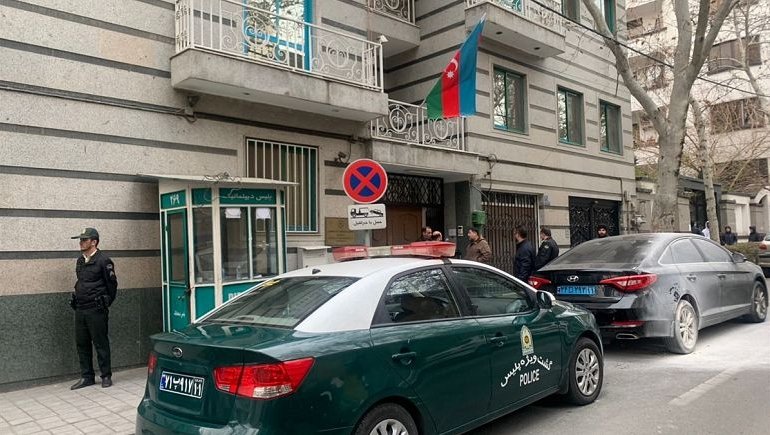 Azerbaycan’ın Tahran Büyükelçiliğine silahlı saldırı