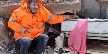 Kızının Elini Bırakmayan Baba! Türkiye Bu Fotoğrafı Unutmayacak...