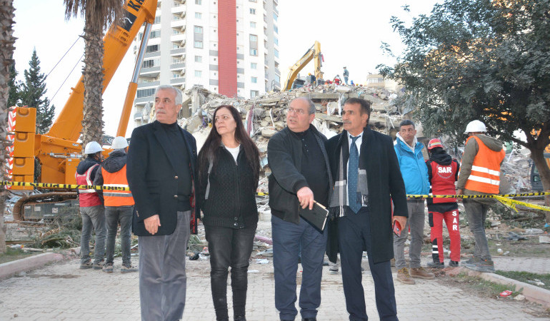 Deprem Bölgesine Gittiler