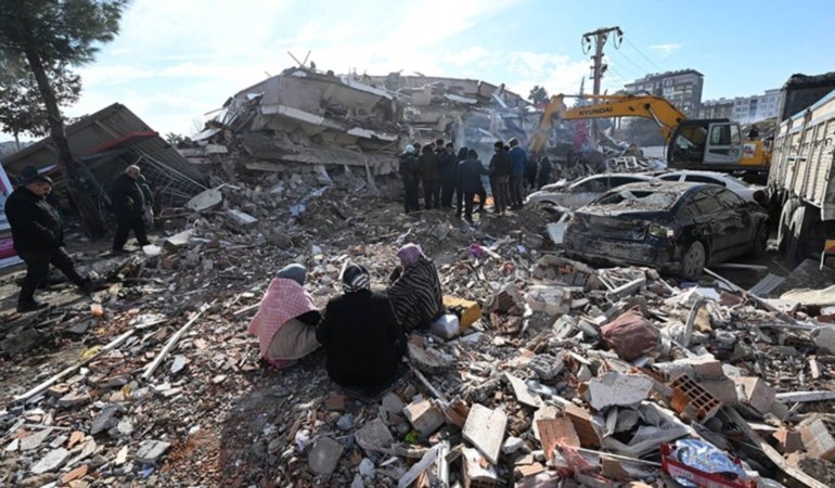 Kahramanmaraş ve Hatay’da Arama-Kurtarma Devam Ediyor. Can Kaybı 43 Bini Aştı.