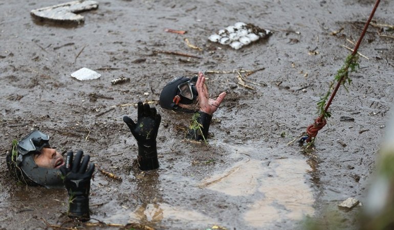 İktidarın Yaptığı Yollar Çöktü, Köprüler Yıkıldı. Sel Felaketi 15 Can Aldı!
