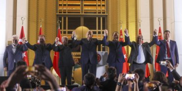 bir-ulkucuyu-kesseniz-hudapar-ile-ayni-sandiga-girmez-diyen-ogan-yapicioglu-ile-ayni-karede-1