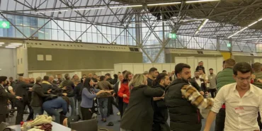 hollandada-sandik-basinda-kavga-cevik-kuvvet-mudahale-etti-Fody