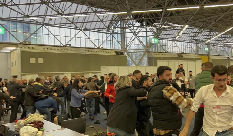 Hollanda’da Oy Kullanan Seçmenlerin SANDIK KAVGASI Tartışılıyor