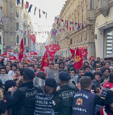 taksim-dayanismasindan-gezi-direnisi-eylemi