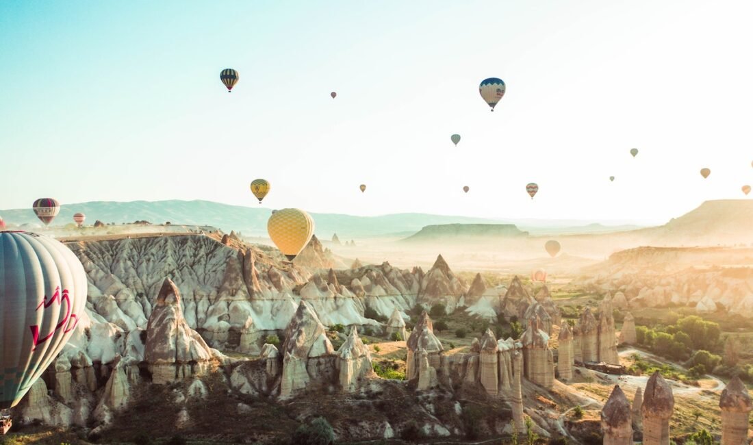 Kapadokya’ya bu yıl da turist akını oldu Ünlü dizi oyuncusu, sosyal medyada yarattığı etkileyici paylaşımıyla büyük bir