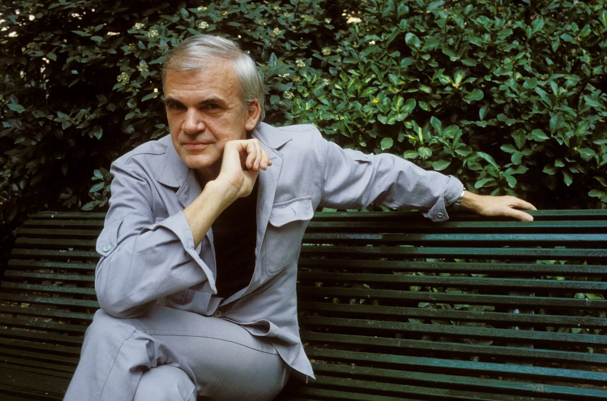 “Var Olmanın Dayanılmaz Hafifliği”nin yazarı, ünlü edebiyatçı Milan Kundera 94