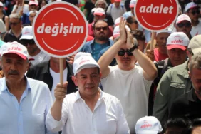 tanju-ozcanin-chp-genel-merkezine-yuruyusu-basladi-hFhS