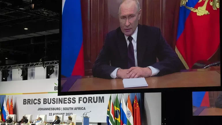 Putin’den BRICS zirvesinde yeni ticaret yolları ve dolarsızlaşma mesajı
