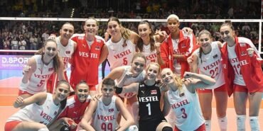 806x378-yunanistan-0-3-turkiye-mac-sonucu-ozet-filenin-sultanlari-4te-4-yapti-1692808134083