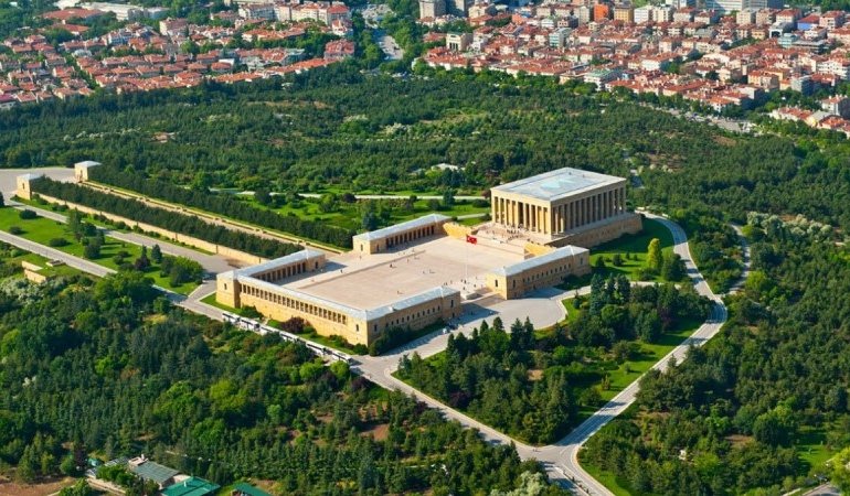 Anıtkabir’in siluetine cami!