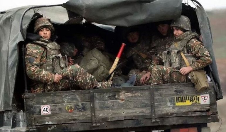 son-dakika-karabagdaki-ermeni-ayrilikcilar-6-zirhli-arac-ve-800den-fazla-silahi-teslim-etti-hH3Wjwb7