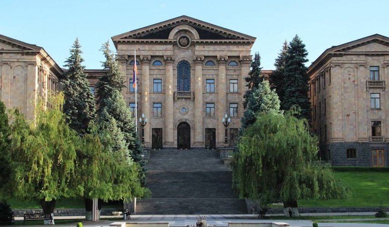 Ermenistan parlamentosu Roma Uluslararası Ceza Mahkemesi Statüsü’nü onayladı