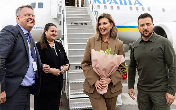 Zelensky’nin karısı Olena,1.1 milyon dolarlık mücevher aldı. Savaşta olan Ukrayna devlet başkanı Volodimir Zelensky’nin karısı…