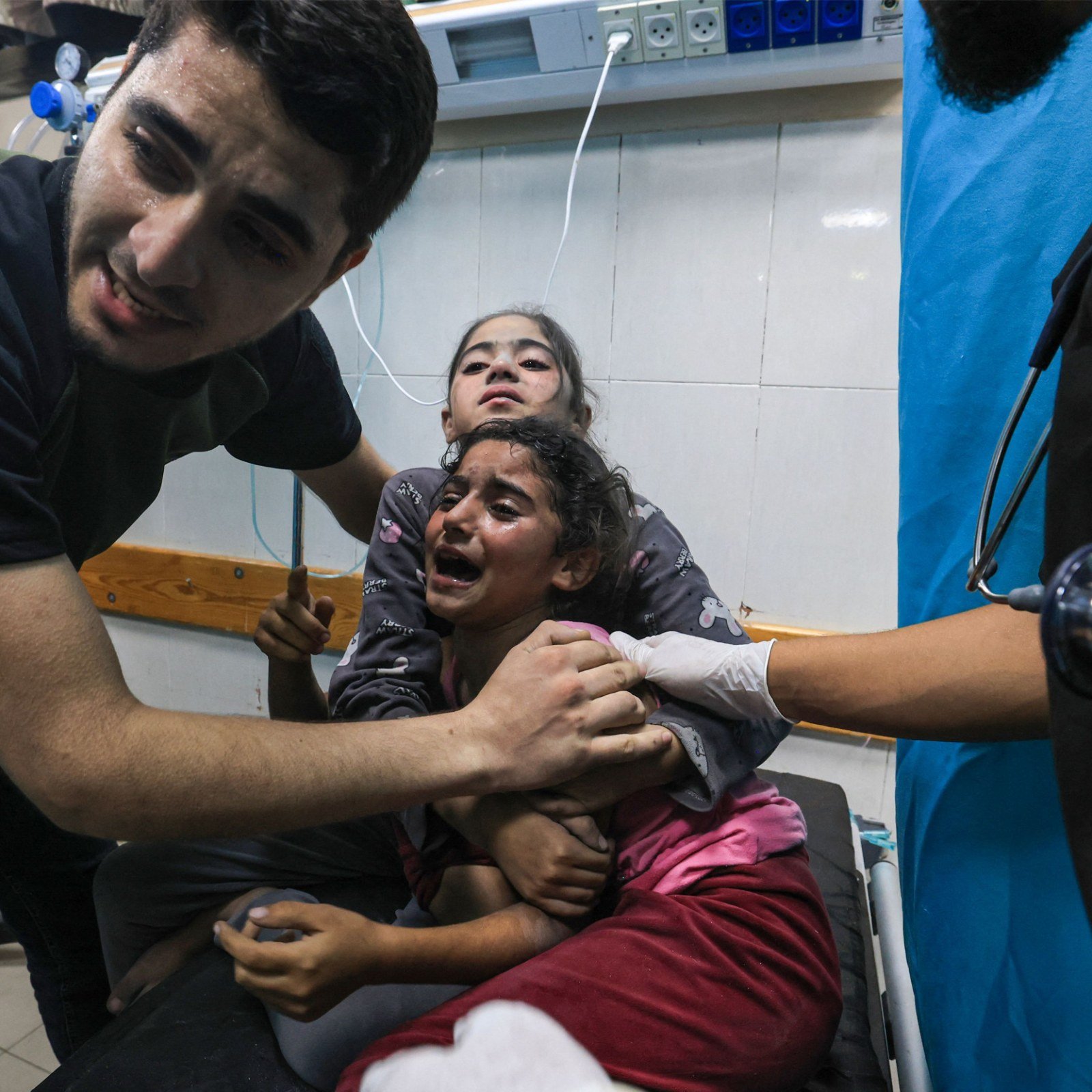 injured-palestinians-received-treatment-gaza-hospital