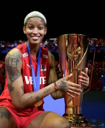 t25_melissa-vargasin-yeni-dur-380