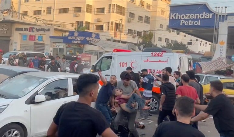 İsrail ambulans konvoyunu vurdu!