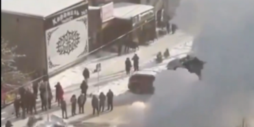 1666645-kirgizistan-da-turk-buyukelciligi-onunde-patlama-6579c17c83d5b