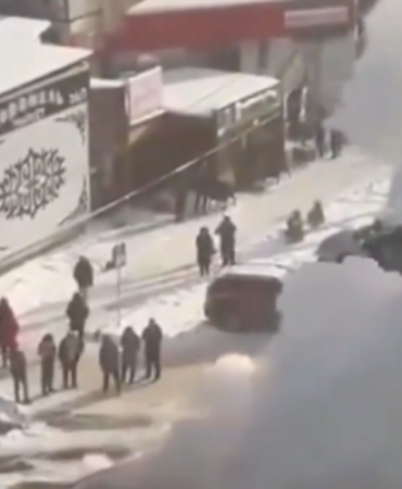 1666645-kirgizistan-da-turk-buyukelciligi-onunde-patlama-6579c17c83d5b