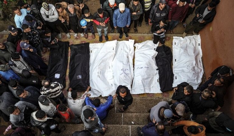 İsrail Gazze’deki mülteci kamplarını vuruyor