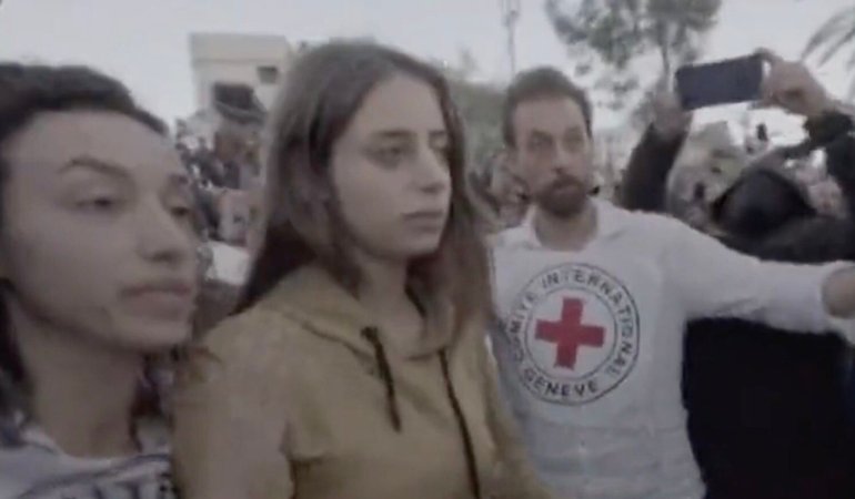 Gazze’de ateşkesin uzatılması için yapılan görüşmelerde, Hamas 8 rehineyi serbest bıraktı