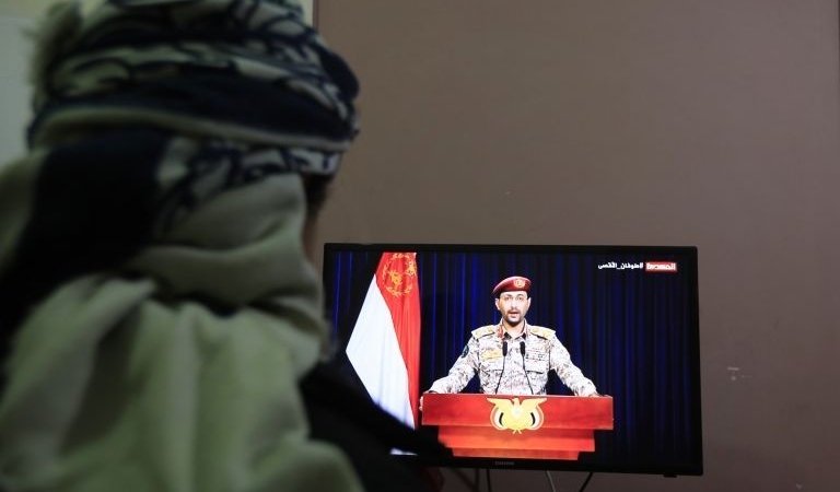 Husiler misilleme yaparak Amerikalı şirketin gemisini balistik füze ile vurdu!