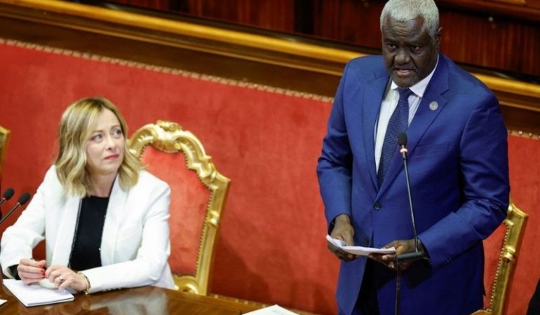 İtalya GÖÇ’ü durdurmak için Afrika’ya “yatırım planı” yaptı. Afrika Birliği kendilerine danışmamakla suçlayarak “Dilenci değiliz” dedi.