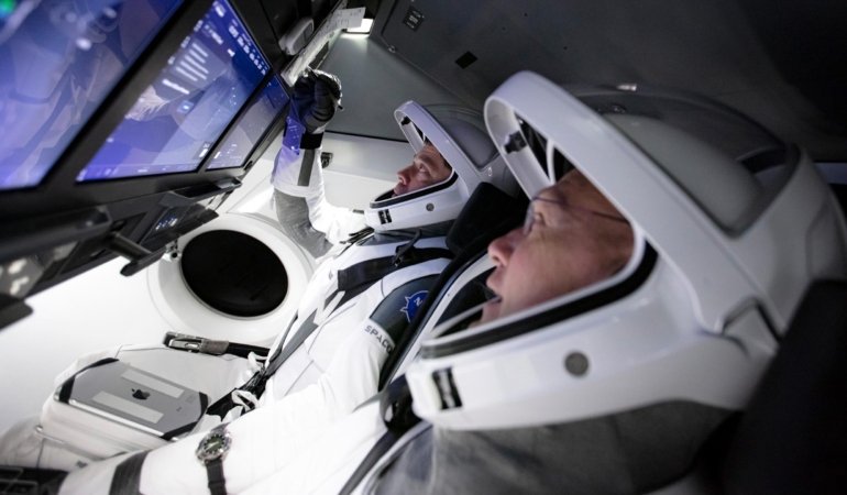 Türkiye’nin ilk astronotu Alper GEZERAVCI’nın da bulunduğu Falcon 9 Roketi uzaya fırlatıldı. Roketin içindeki DRAGON Kapsülü, 4 astronotu Uluslararası Uzay İstasyonu’na taşıyacak