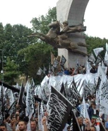 hizb-ut-tahrir-yaklasik-2-bin-kisinin-katildi-7433610_x_amp