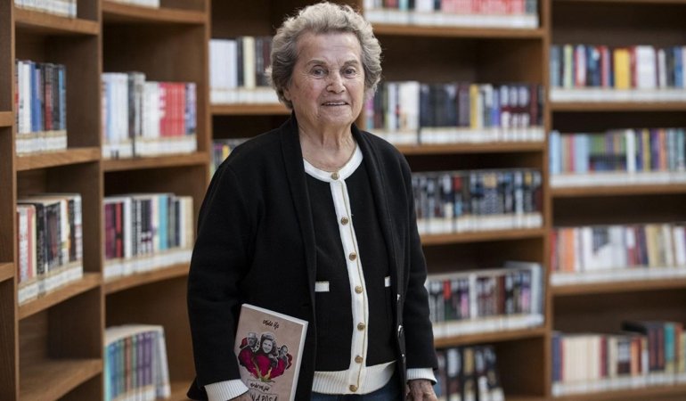 mona-roza-aa-2164253