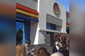 yaptigi-100-yil-konusmasiyla-gundeme-oturan-emine-ogretmen-istifa-ettirildi-7999