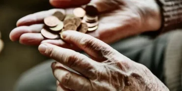 1_Senior-womans-hands-with-coinsjpeg