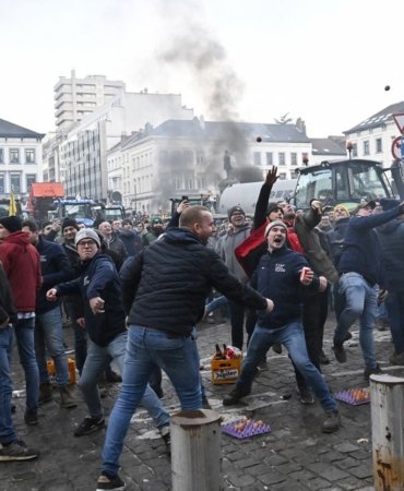 240201101652-01-brussels-farmer-protest-020124