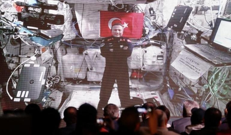 Alper Gezeravcı,  Dünya’ya döndü