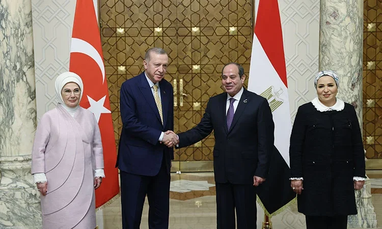 Erdoğan, 11 yıl sonra, “darbeci” olmakla suçladığı Sisi ile görüştü