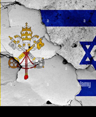 flag-of-vatican-and-israel-painted-on-cracked-wall-PHHRR0