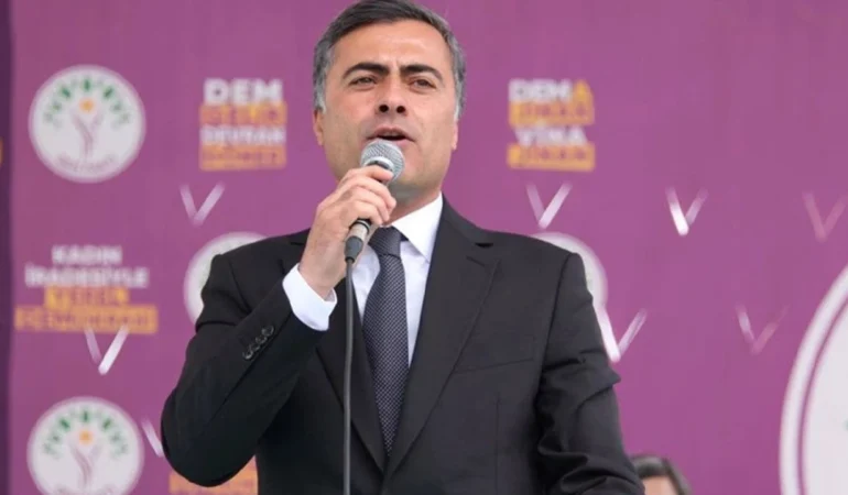 Van’da 31 Mart Belediye Başkanlığı seçimini kazanan DEM Parti’nin adayı Abdullah Zeydan’a mazbata verilmedi, protestolar var