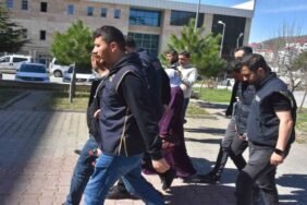 bombaci-mulayim-ve-kendisine-bilgi-veren-2-polis-adliyeye-sevk-edildi-1713427272 (1)