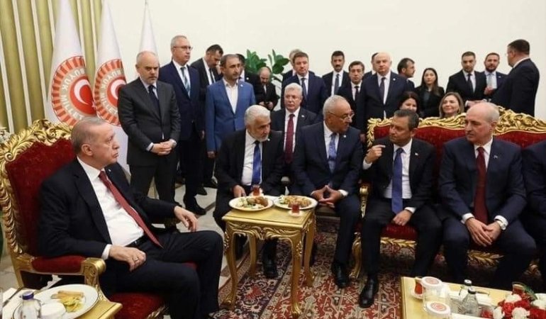 Vecdet Öz: ANLAŞILAN O Kİ TAYYİP ERDOĞAN’IN İMDADINA HER ZAMAN OLDUĞU GİBİ YİNE CHP YETİŞİYOR.! NE OLDU, NELER DÖNÜYOR BİLEN VAR MI?