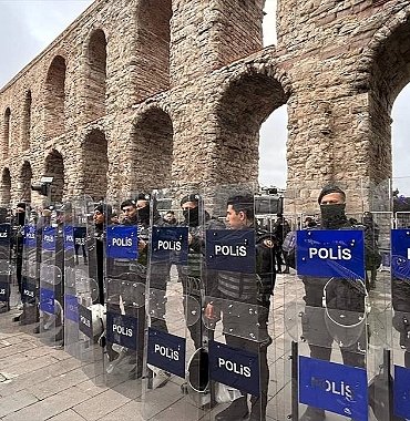 akp-li-bakan-yerlikaya-dan-1-mayis-aciklamasi-taksim-e-ilerlemeye-calisan-217-kisi-gozaltina-alindi-yurt-genelinde-toplam-gozalti-sayisi-226-9047