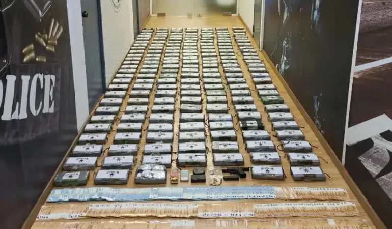 Yunan polisi Latin Amerika’dan Avrupa’ya kokain kaçıran uluslararası örgütü çökertti