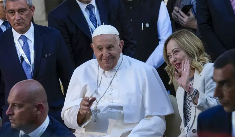 G-7’ye katılan ilk papaz Papa Francis, Yapay Zeka konusunda uyardı. Erdoğan’la da görüşen Papa…