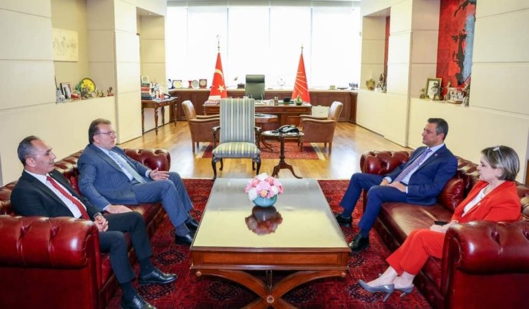 AP lideri Vecdet Öz, CHP lideri Özgür Özel ile görüştü