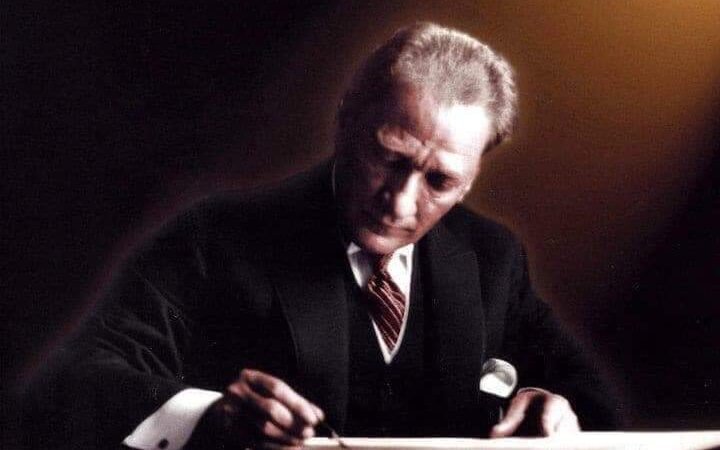 Vecdet ÖZ: “GELECEĞİ GÖREBİLME YETENEĞİ, LİDERLİK VE ATATÜRK..”