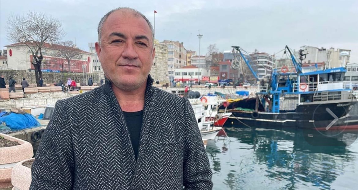 Gökçeada açıklarındaki Zürafa Kayalıkları mevkiinde balıkçılık faaliyetleri yürüten Türk balıkçının