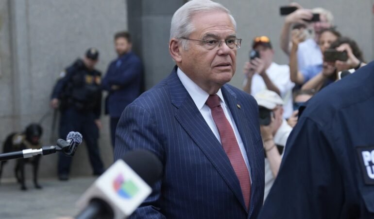 Senatör Bob Menendez, yabancı ajan olarak hareket etmekten suçlu bulundu