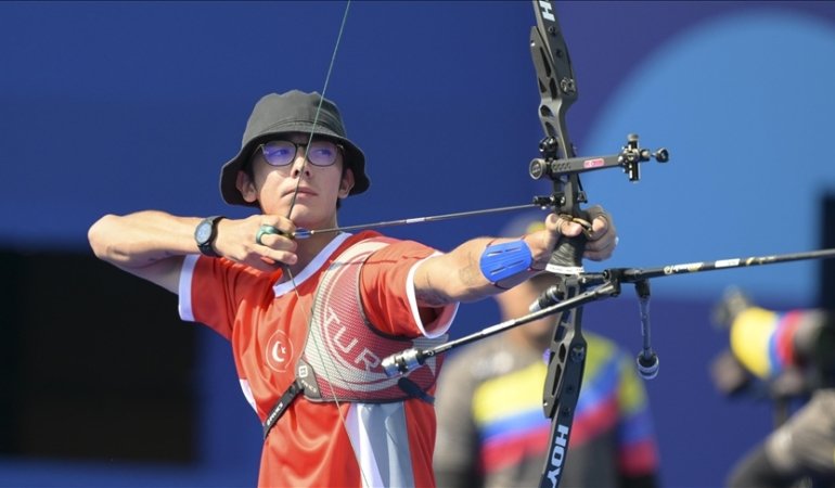 Milli okçu Mete Gazoz, Paris 2024 Olimpiyat Oyunları’nda son 16 turuna yükseldi
